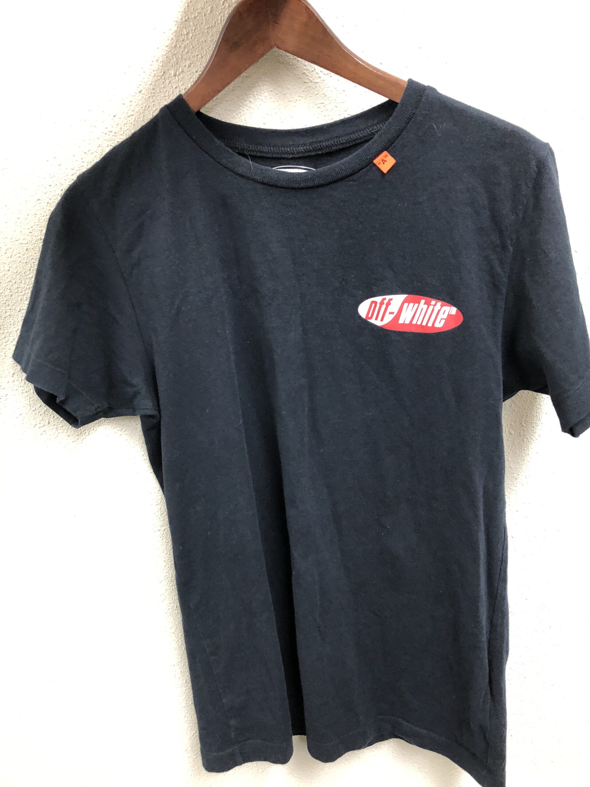 オフホワイト Tシャツ